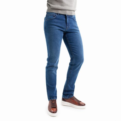 Color azul lavado piedra rozado - Jeans para hombre, pantalón vaquero en tejido denim azul desgastado piedra de algodón con lycra e hilo 2 colores en línea Regular Fit.