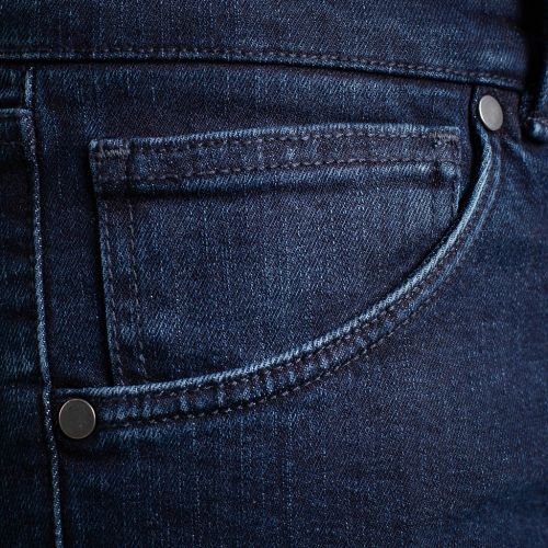 Color azul lavado OSCURO rozado - Jeans para hombre, pantalón vaquero en tejido denim azul oscuro de algodón con lycra e hilo al tono Regular Fit.