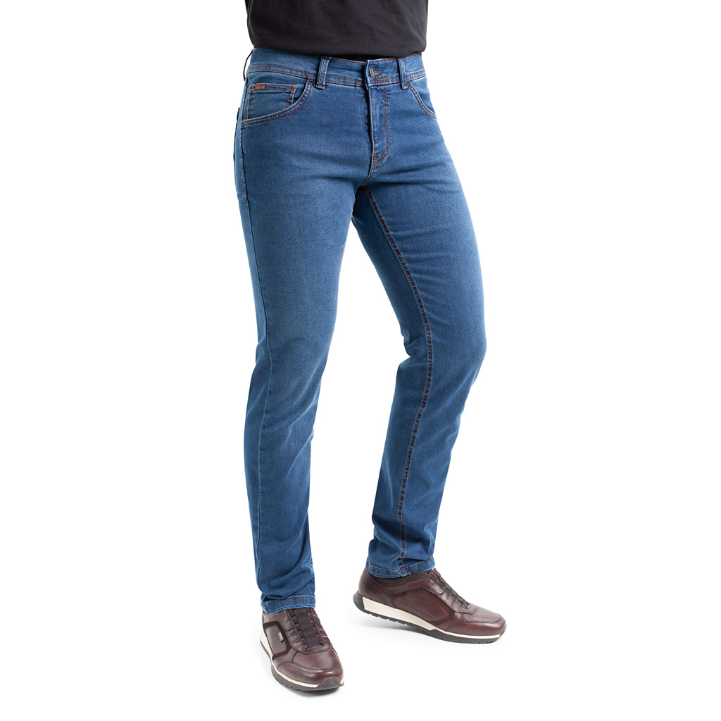 Jeans para hombre, pantalón vaquero en tejido denim azul desgastado piedra de algodón con lycra e hilo a contraste en línea Regular Fit.