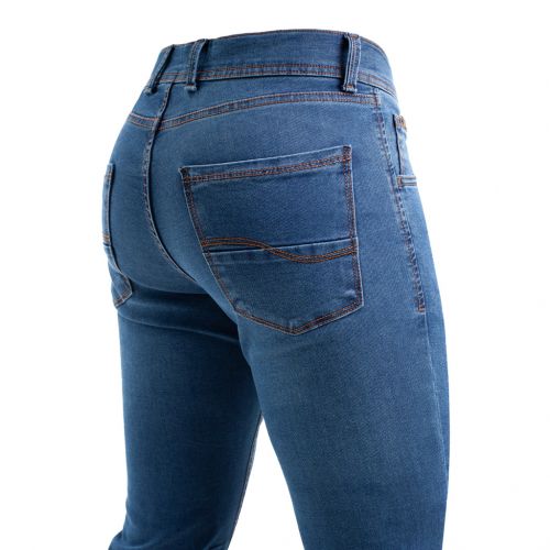 Color azul lavado piedra rozado - Jeans para hombre, pantalón vaquero en tejido denim azul desgastado piedra de algodón con lycra e hilo a contraste en línea Regular Fit.