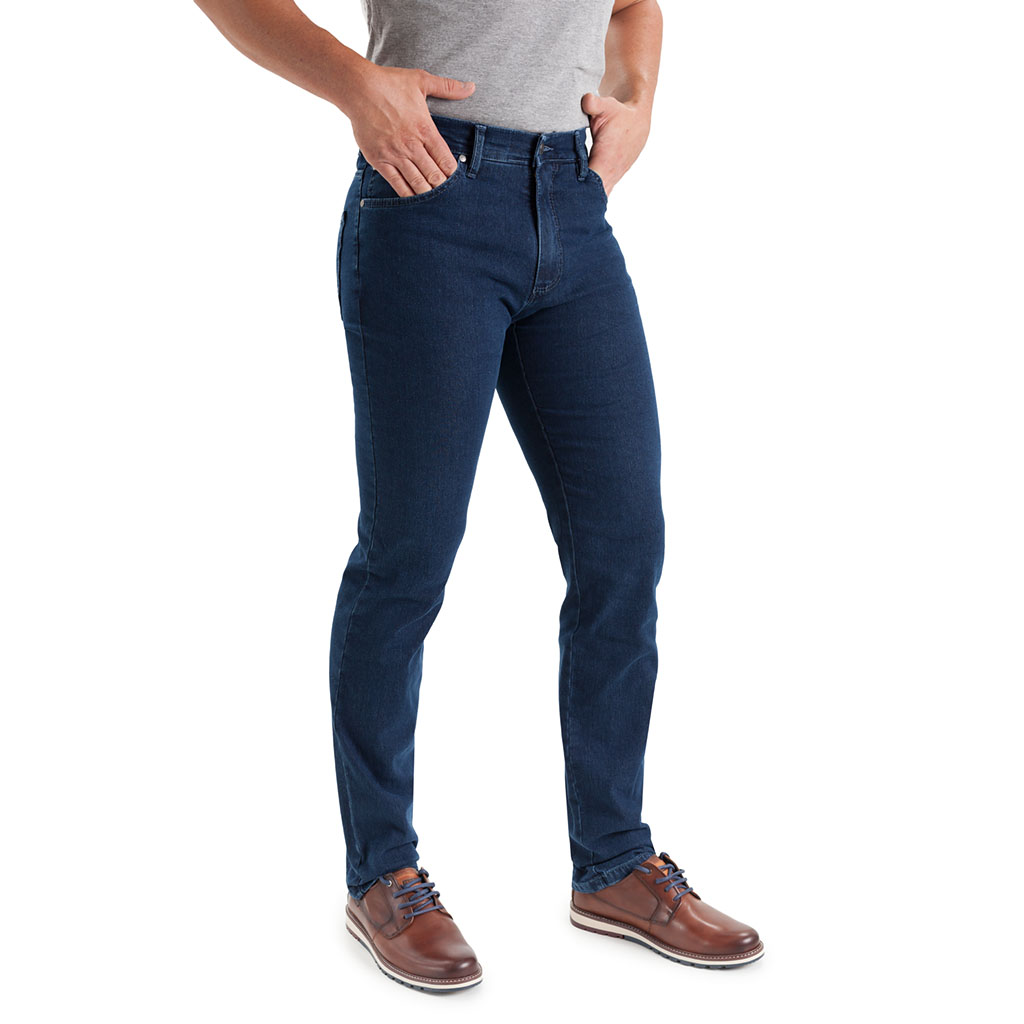 Jeans para hombre en tejido vaquero azul medio elástico, denim con remaches de adorno. Regular Fit