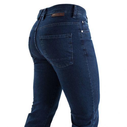 Color azul medio - Jeans para hombre en tejido vaquero azul medio elástico, denim con remaches de adorno. Regular Fit