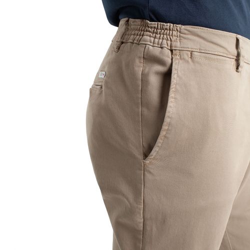 color beig tierra - Pantalón TCH Sport tipo chino con goma lateral en cintura de colores en Algodón con lycra elástico REGULAR