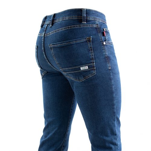 Color azul lavado piedra - Jeans para hombre, pantalón vaquero en tejido denim azul piedra de algodón y poliester T400 con lycra e hilo a contraste en línea Regular Fit.