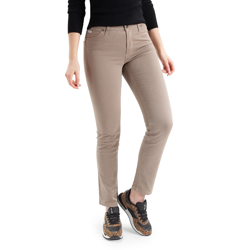 Pantalón 5 bolsillos de colores TCH Jeans elástico ajustado de mujer fabricado en tejido  de algodón con Lycra.